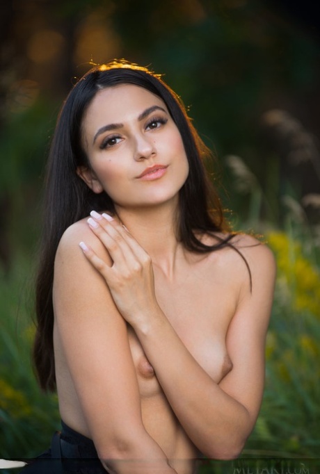 Nice teen Cira Nerri eats berries before getting naked on a picnic blanket 44036049