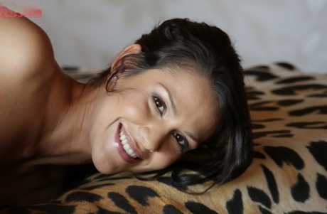 Tanned amateur Samia Duarte pokes her little hole with a dildo 98315894
